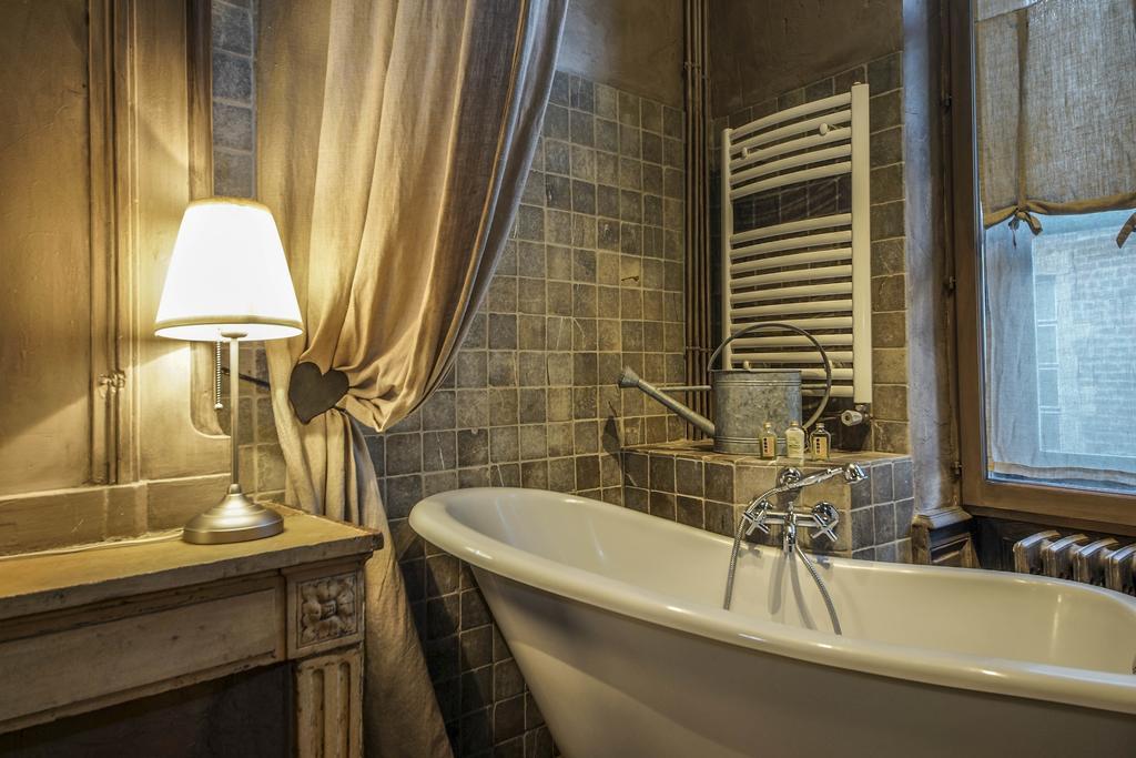 Hotel De La Tour Châtillon-sur-Chalaronne Kültér fotó