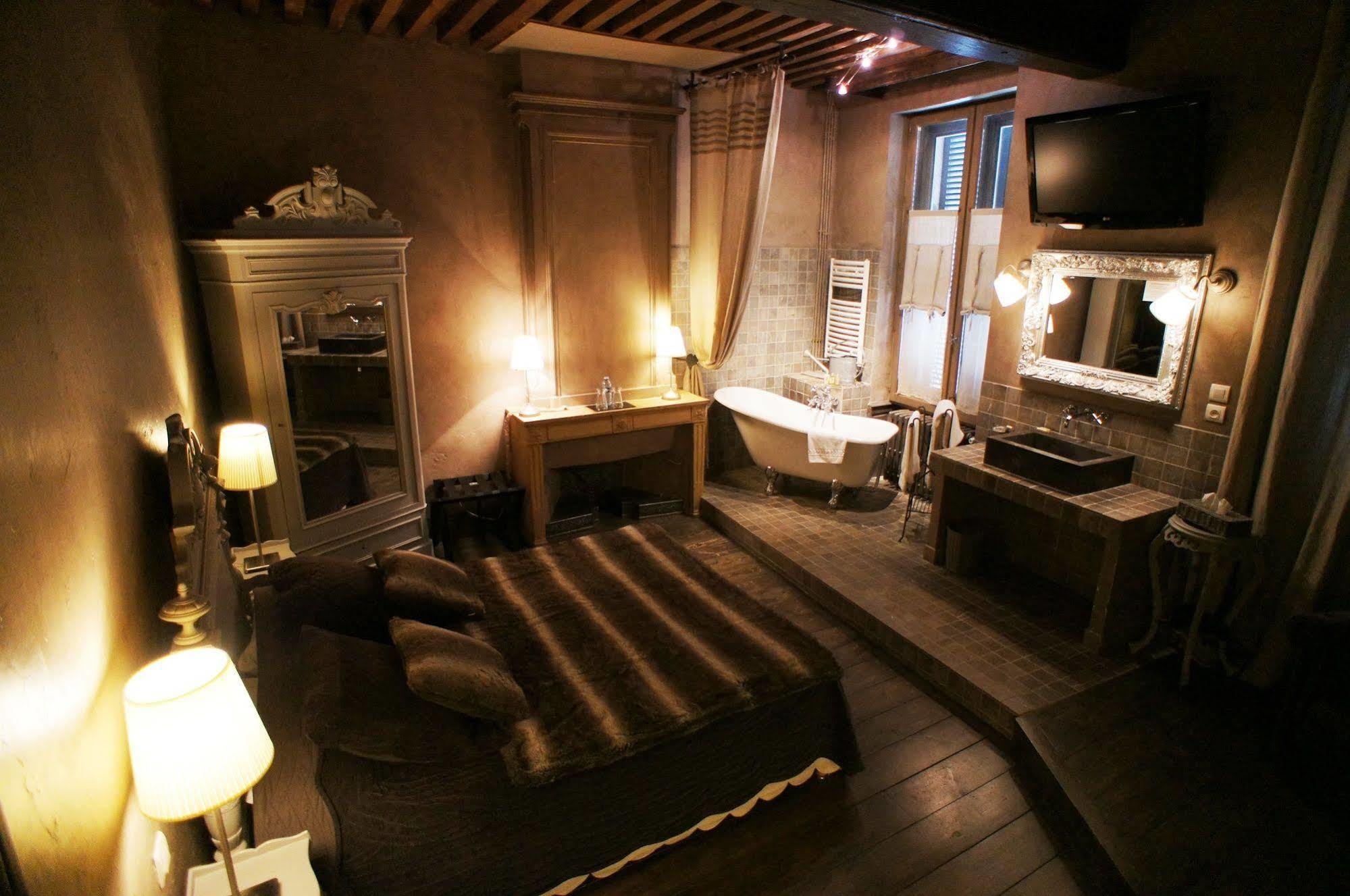 Hotel De La Tour Châtillon-sur-Chalaronne Kültér fotó